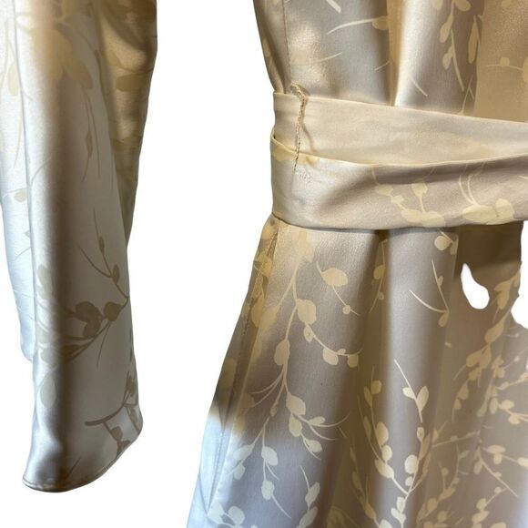 Natori Sleek satin jacquard Robe - Picture 9 of 13